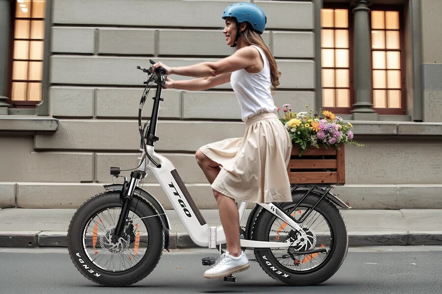 Lenker und Display des Mini  E-Bikes für urbane Mobilität